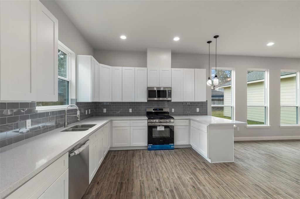 7922 2 Friars Court Lane, Spring, Texas 77379, 4 Bedrooms Bedrooms, 11 Rooms Rooms,2 BathroomsBathrooms,Single-family,For Sale,Friars Court,71382531