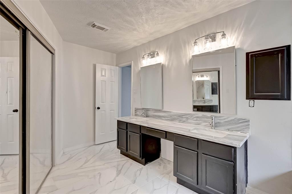 4411 2 Ireland Lane, Pasadena, Texas 77505, 4 Bedrooms Bedrooms, 4 Rooms Rooms,2 BathroomsBathrooms,Single-family,For Sale,Ireland,76049601