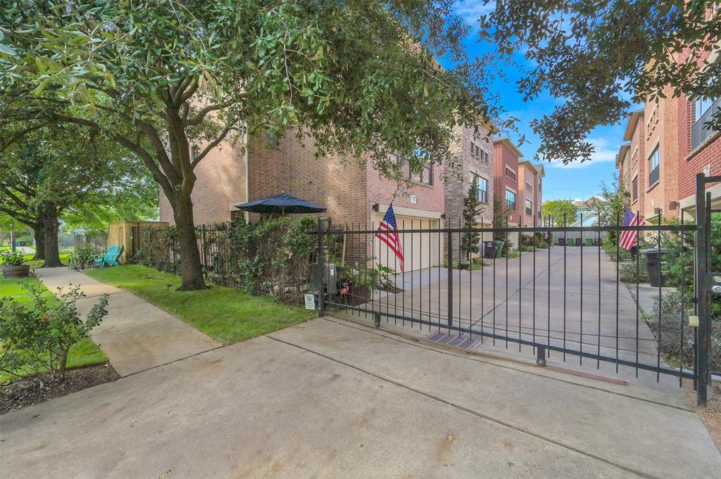 429 3 26th Street, Houston, Texas 77008, 3 Bedrooms Bedrooms, 3 Rooms Rooms,2 BathroomsBathrooms,Single-family,For Sale,26th,39639913