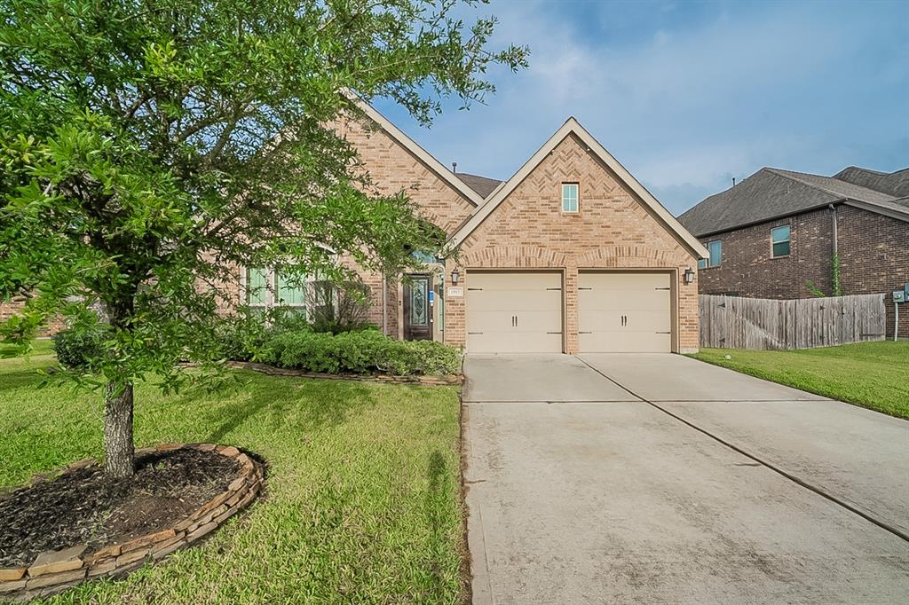 1917 1 Cayman Bend Lane, Pearland, Texas 77584, 4 Bedrooms Bedrooms, 4 Rooms Rooms,3 BathroomsBathrooms,Single-family,For Sale,Cayman Bend,93357246