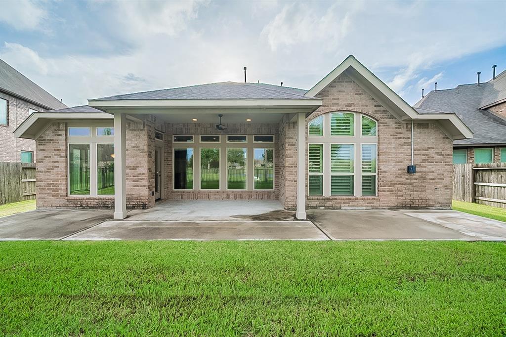 1917 1 Cayman Bend Lane, Pearland, Texas 77584, 4 Bedrooms Bedrooms, 4 Rooms Rooms,3 BathroomsBathrooms,Single-family,For Sale,Cayman Bend,93357246