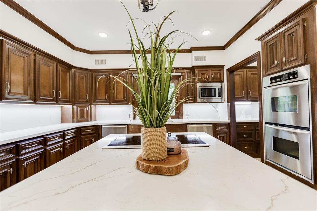 11707 1 Wendover Lane, Bunker Hill Village, Texas 77024, 5 Bedrooms Bedrooms, 15 Rooms Rooms,4 BathroomsBathrooms,Single-family,For Sale,Wendover,79292860