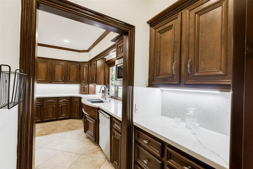 11707 1 Wendover Lane, Bunker Hill Village, Texas 77024, 5 Bedrooms Bedrooms, 15 Rooms Rooms,4 BathroomsBathrooms,Single-family,For Sale,Wendover,79292860