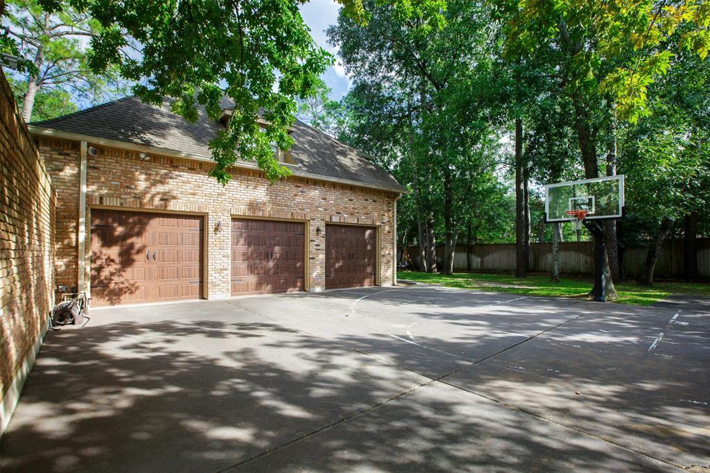 11707 1 Wendover Lane, Bunker Hill Village, Texas 77024, 5 Bedrooms Bedrooms, 15 Rooms Rooms,4 BathroomsBathrooms,Single-family,For Sale,Wendover,79292860