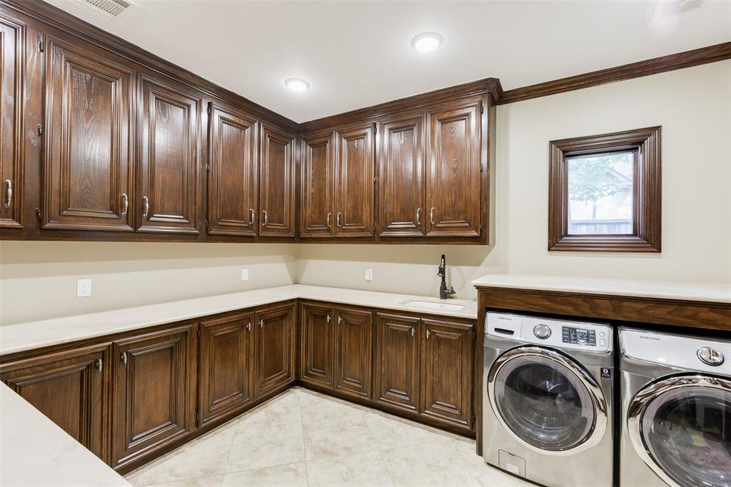 11707 1 Wendover Lane, Bunker Hill Village, Texas 77024, 5 Bedrooms Bedrooms, 15 Rooms Rooms,4 BathroomsBathrooms,Single-family,For Sale,Wendover,79292860