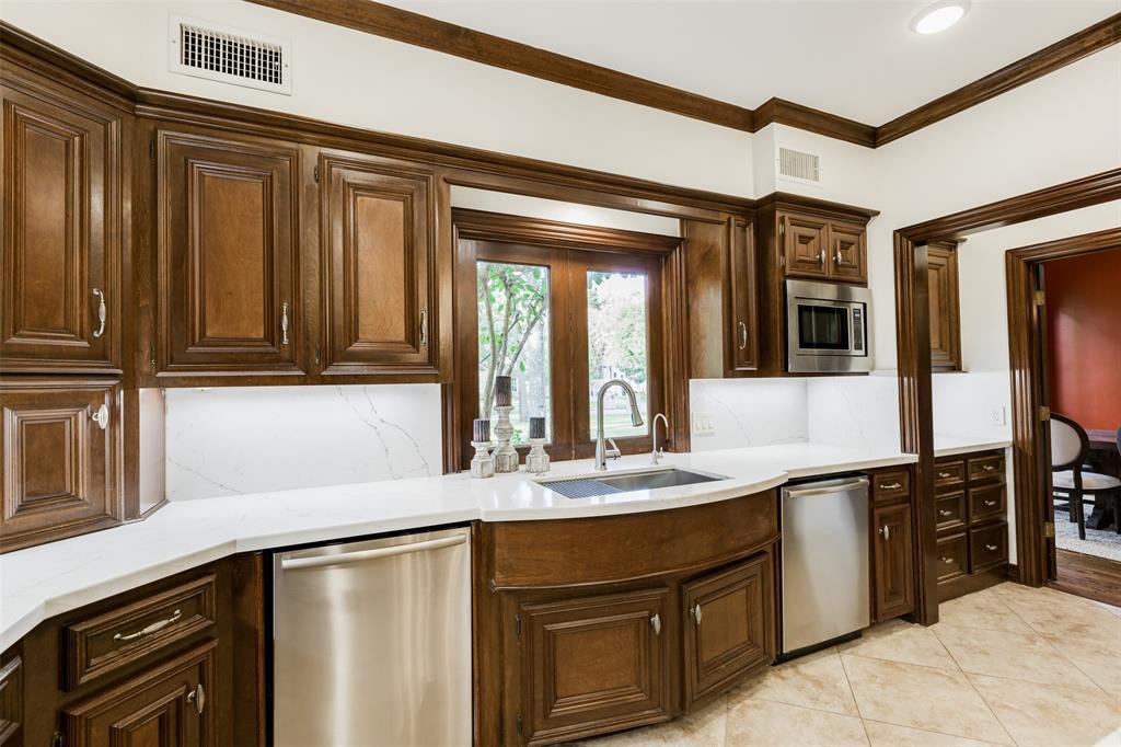 11707 1 Wendover Lane, Bunker Hill Village, Texas 77024, 5 Bedrooms Bedrooms, 15 Rooms Rooms,4 BathroomsBathrooms,Single-family,For Sale,Wendover,79292860