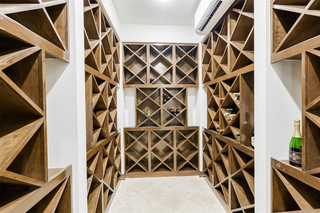 11707 1 Wendover Lane, Bunker Hill Village, Texas 77024, 5 Bedrooms Bedrooms, 15 Rooms Rooms,4 BathroomsBathrooms,Single-family,For Sale,Wendover,79292860