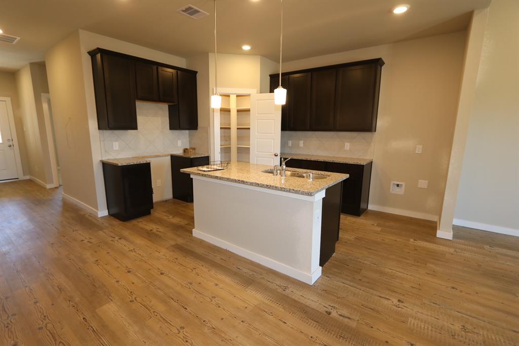 2497 2 Clydesdale Drive, Alvin, Texas 77511, 5 Bedrooms Bedrooms, 8 Rooms Rooms,3 BathroomsBathrooms,Single-family,For Sale,Clydesdale,67797142