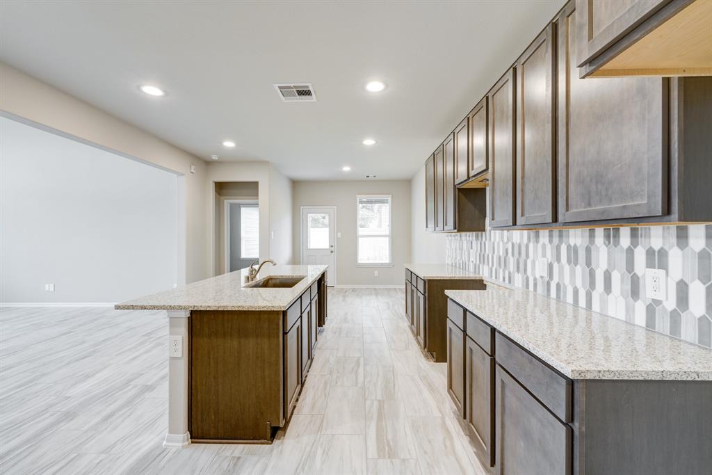 943 2 Willowick Bay Drive, Houston, Texas 77090, 4 Bedrooms Bedrooms, 13 Rooms Rooms,3 BathroomsBathrooms,Single-family,For Sale,Willowick Bay,73010587