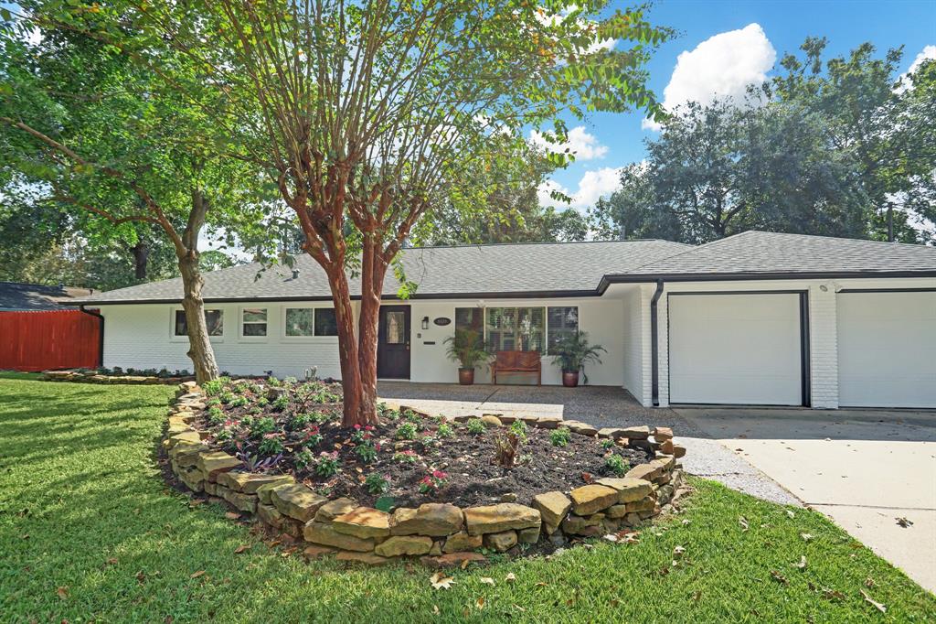 8439 1 Westview Drive, Houston, Texas 77055, 3 Bedrooms Bedrooms, 7 Rooms Rooms,2 BathroomsBathrooms,Single-family,For Sale,Westview,34815656