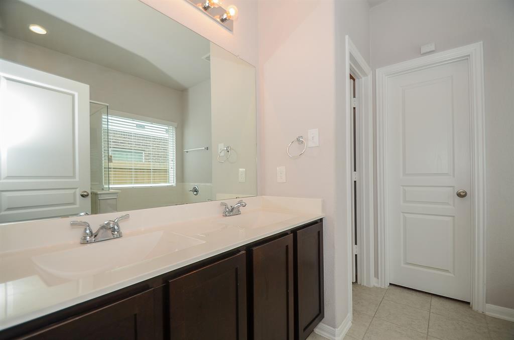 10202 2 Humphrey Green Drive, Rosharon, Texas 77583, 4 Bedrooms Bedrooms, 6 Rooms Rooms,2 BathroomsBathrooms,Single-family,For Sale,Humphrey Green,81067087
