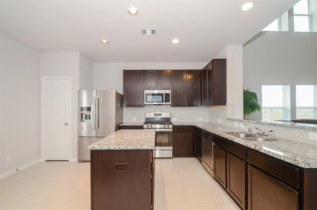 10202 2 Humphrey Green Drive, Rosharon, Texas 77583, 4 Bedrooms Bedrooms, 6 Rooms Rooms,2 BathroomsBathrooms,Single-family,For Sale,Humphrey Green,81067087