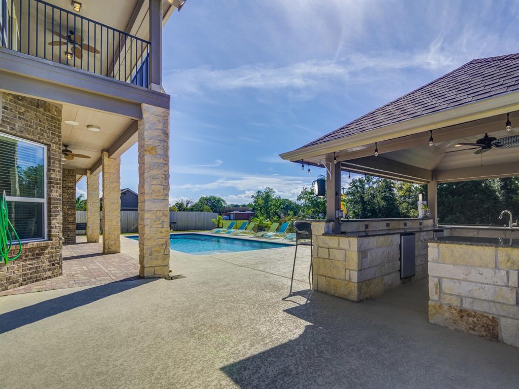 315 2 Lago Circle, Santa Fe, Texas 77517, 5 Bedrooms Bedrooms, 14 Rooms Rooms,3 BathroomsBathrooms,Single-family,For Sale,Lago Circle,73902752