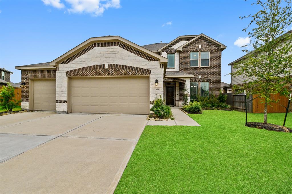 12608 2 Grand Haven Drive, Texas City, Texas 77568, 4 Bedrooms Bedrooms, 13 Rooms Rooms,3 BathroomsBathrooms,Single-family,For Sale,Grand Haven,45163110