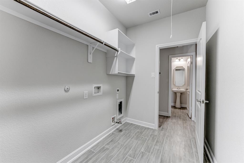 13118 1 Chateau Landing Drive, Texas City, Texas 77568, 4 Bedrooms Bedrooms, 12 Rooms Rooms,2 BathroomsBathrooms,Single-family,For Sale,Chateau Landing,53316300