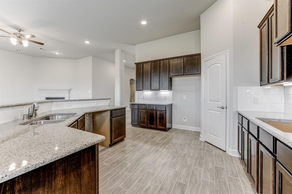 13118 1 Chateau Landing Drive, Texas City, Texas 77568, 4 Bedrooms Bedrooms, 12 Rooms Rooms,2 BathroomsBathrooms,Single-family,For Sale,Chateau Landing,53316300