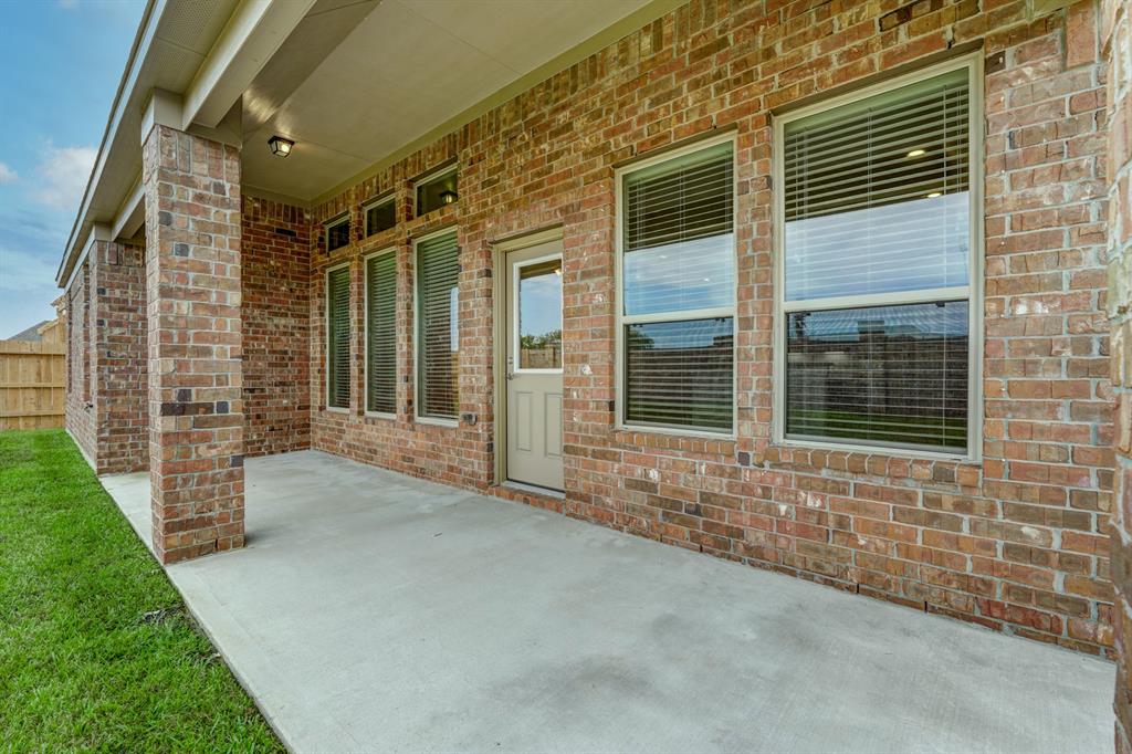 13118 1 Chateau Landing Drive, Texas City, Texas 77568, 4 Bedrooms Bedrooms, 12 Rooms Rooms,2 BathroomsBathrooms,Single-family,For Sale,Chateau Landing,53316300