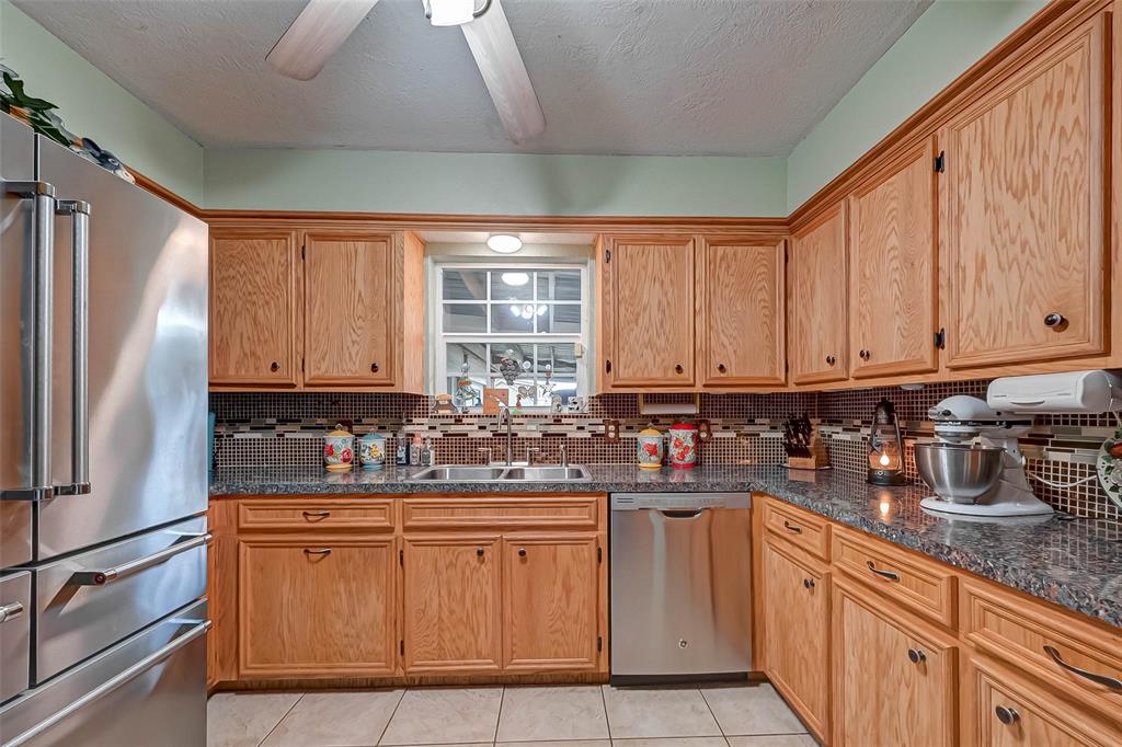 13710 1 Highway 75, Willis, Texas 77378, 3 Bedrooms Bedrooms, 11 Rooms Rooms,2 BathroomsBathrooms,Single-family,For Sale,Highway 75,68493626