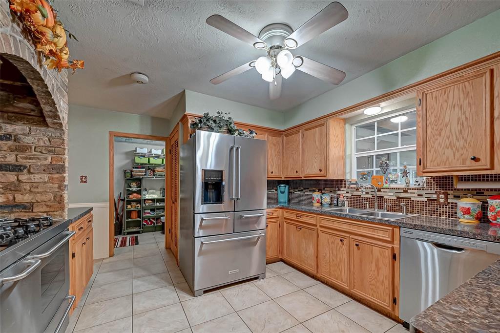 13710 1 Highway 75, Willis, Texas 77378, 3 Bedrooms Bedrooms, 11 Rooms Rooms,2 BathroomsBathrooms,Single-family,For Sale,Highway 75,68493626