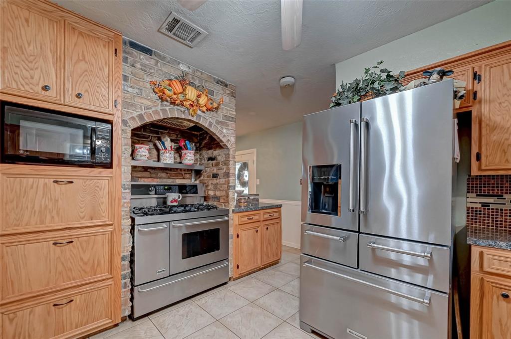 13710 1 Highway 75, Willis, Texas 77378, 3 Bedrooms Bedrooms, 11 Rooms Rooms,2 BathroomsBathrooms,Single-family,For Sale,Highway 75,68493626