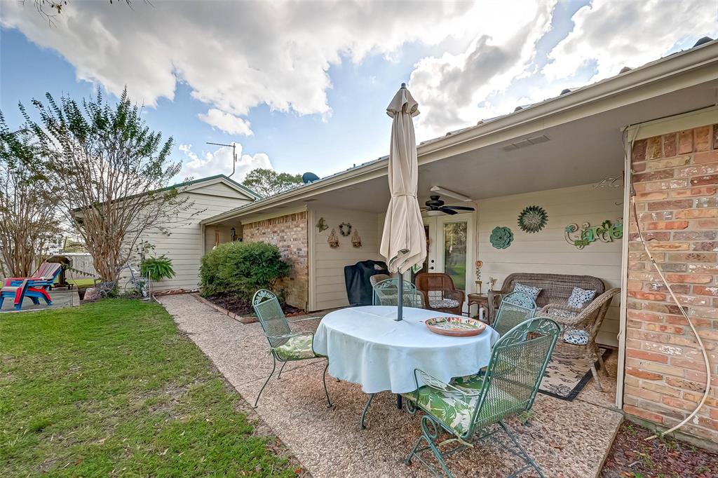 13710 1 Highway 75, Willis, Texas 77378, 3 Bedrooms Bedrooms, 11 Rooms Rooms,2 BathroomsBathrooms,Single-family,For Sale,Highway 75,68493626