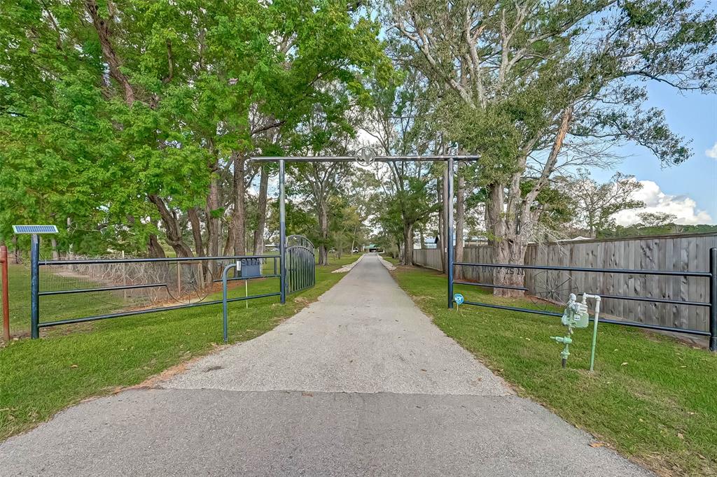 13710 1 Highway 75, Willis, Texas 77378, 3 Bedrooms Bedrooms, 11 Rooms Rooms,2 BathroomsBathrooms,Single-family,For Sale,Highway 75,68493626