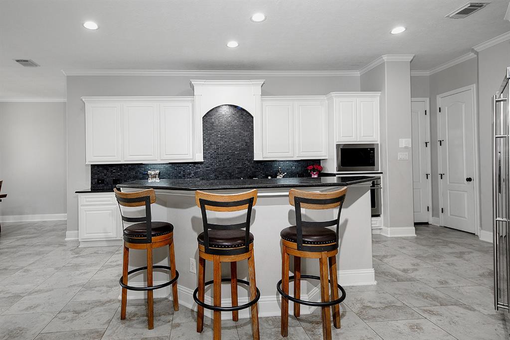102 2 Player Oaks Place, The Woodlands, Texas 77382, 5 Bedrooms Bedrooms, 14 Rooms Rooms,3 BathroomsBathrooms,Single-family,For Sale,Player Oaks,77008492