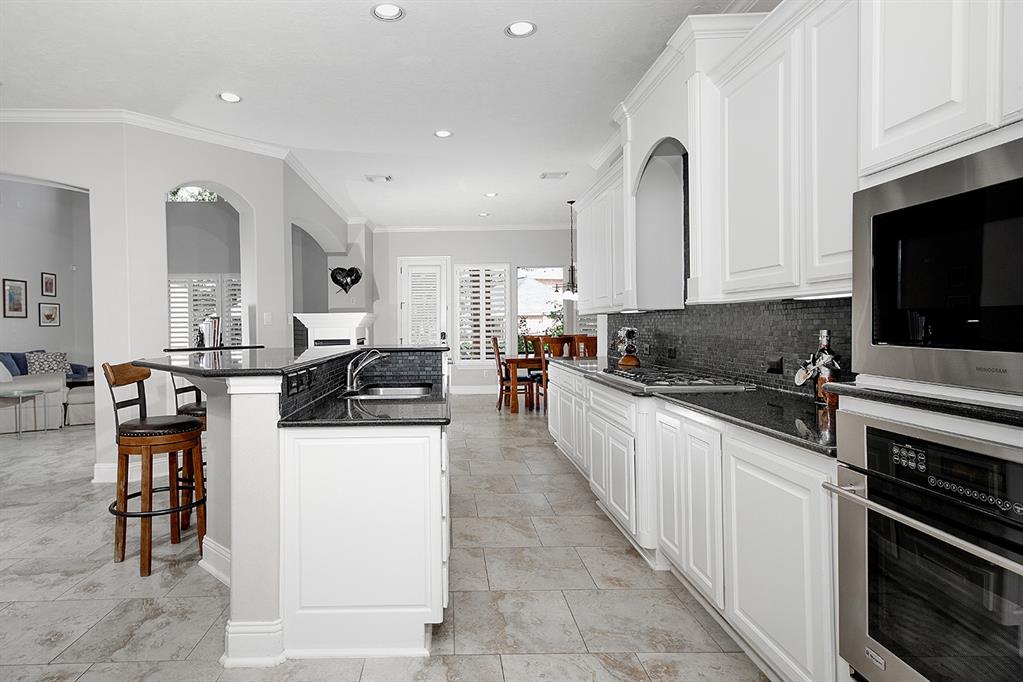 102 2 Player Oaks Place, The Woodlands, Texas 77382, 5 Bedrooms Bedrooms, 14 Rooms Rooms,3 BathroomsBathrooms,Single-family,For Sale,Player Oaks,77008492