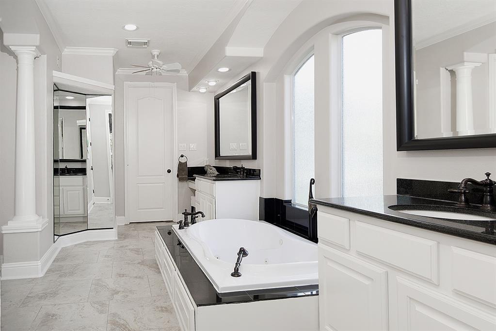 102 2 Player Oaks Place, The Woodlands, Texas 77382, 5 Bedrooms Bedrooms, 14 Rooms Rooms,3 BathroomsBathrooms,Single-family,For Sale,Player Oaks,77008492