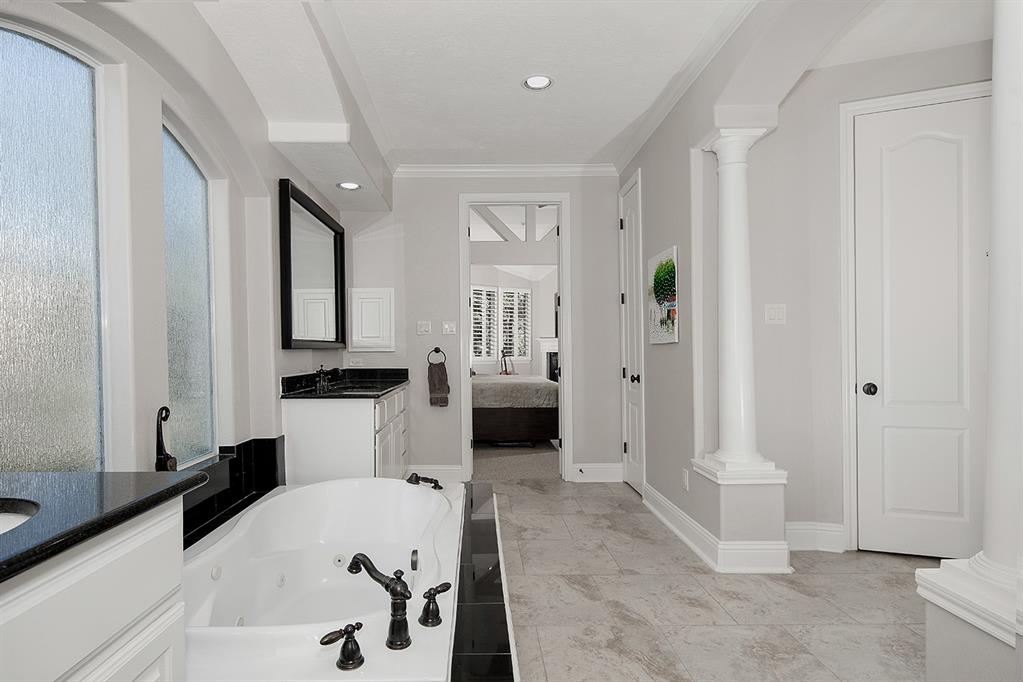 102 2 Player Oaks Place, The Woodlands, Texas 77382, 5 Bedrooms Bedrooms, 14 Rooms Rooms,3 BathroomsBathrooms,Single-family,For Sale,Player Oaks,77008492