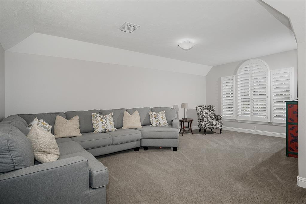 102 2 Player Oaks Place, The Woodlands, Texas 77382, 5 Bedrooms Bedrooms, 14 Rooms Rooms,3 BathroomsBathrooms,Single-family,For Sale,Player Oaks,77008492