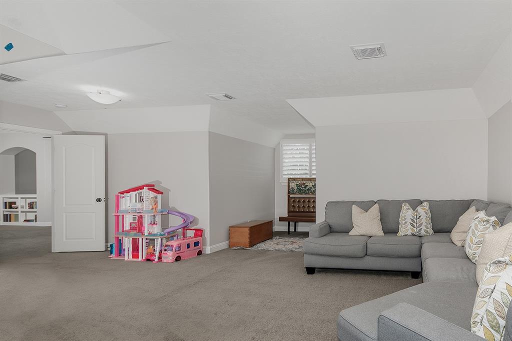 102 2 Player Oaks Place, The Woodlands, Texas 77382, 5 Bedrooms Bedrooms, 14 Rooms Rooms,3 BathroomsBathrooms,Single-family,For Sale,Player Oaks,77008492