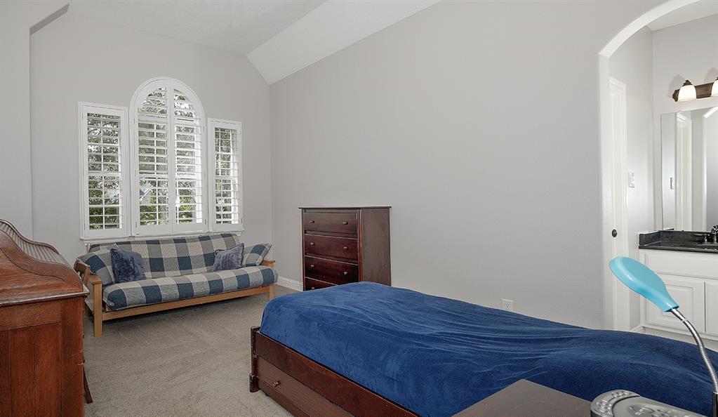 102 2 Player Oaks Place, The Woodlands, Texas 77382, 5 Bedrooms Bedrooms, 14 Rooms Rooms,3 BathroomsBathrooms,Single-family,For Sale,Player Oaks,77008492