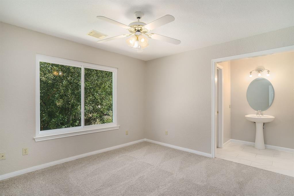 104 2 Lake Point Court, League City, Texas 77573, 4 Bedrooms Bedrooms, 4 Rooms Rooms,2 BathroomsBathrooms,Single-family,For Sale,Lake Point,73480469