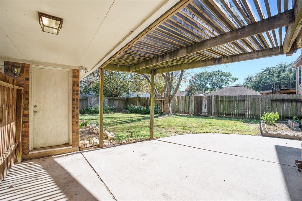 104 2 Lake Point Court, League City, Texas 77573, 4 Bedrooms Bedrooms, 4 Rooms Rooms,2 BathroomsBathrooms,Single-family,For Sale,Lake Point,73480469