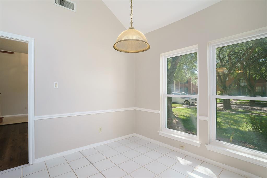 104 2 Lake Point Court, League City, Texas 77573, 4 Bedrooms Bedrooms, 4 Rooms Rooms,2 BathroomsBathrooms,Single-family,For Sale,Lake Point,73480469