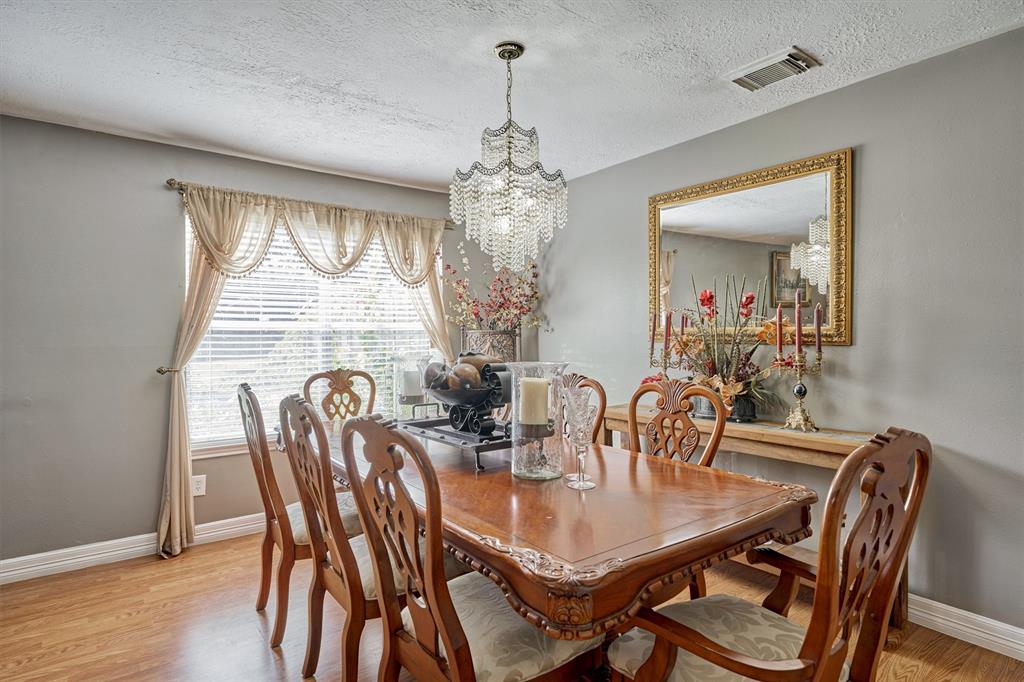 6038 2 FOREST PLAZA Court, Houston, Texas 77066, 5 Bedrooms Bedrooms, 10 Rooms Rooms,2 BathroomsBathrooms,Single-family,For Sale,FOREST PLAZA,65866853