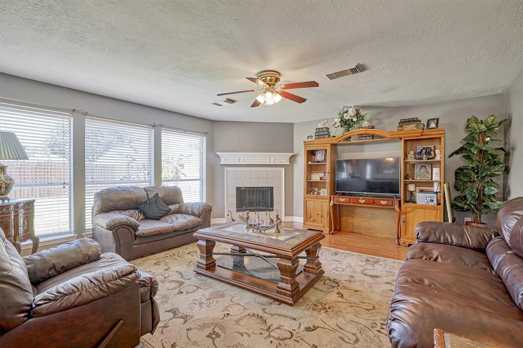 6038 2 FOREST PLAZA Court, Houston, Texas 77066, 5 Bedrooms Bedrooms, 10 Rooms Rooms,2 BathroomsBathrooms,Single-family,For Sale,FOREST PLAZA,65866853
