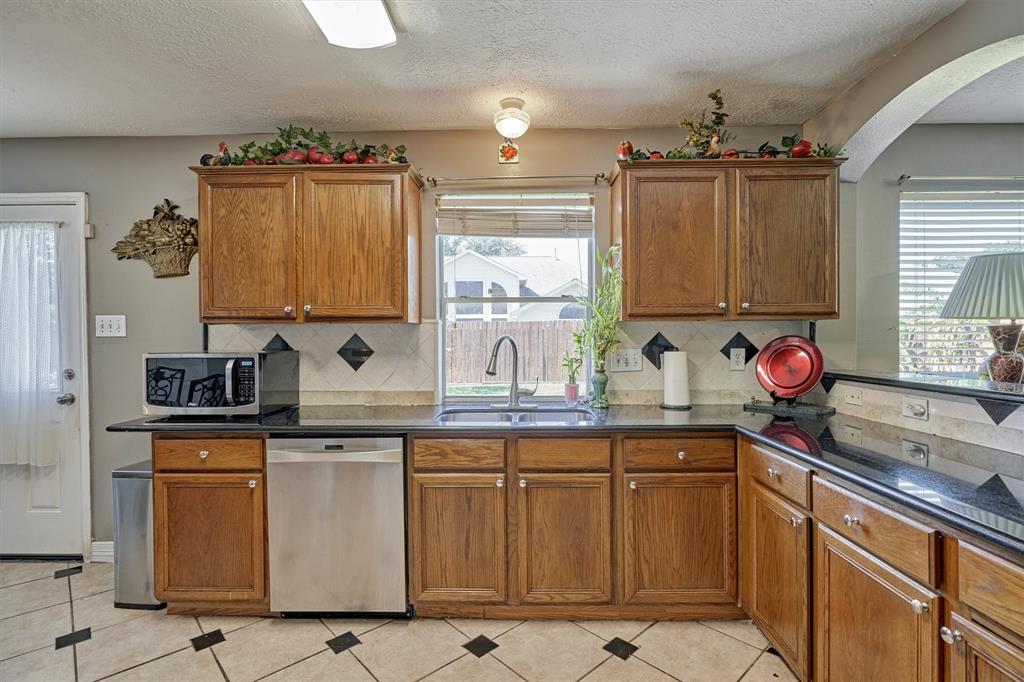 6038 2 FOREST PLAZA Court, Houston, Texas 77066, 5 Bedrooms Bedrooms, 10 Rooms Rooms,2 BathroomsBathrooms,Single-family,For Sale,FOREST PLAZA,65866853
