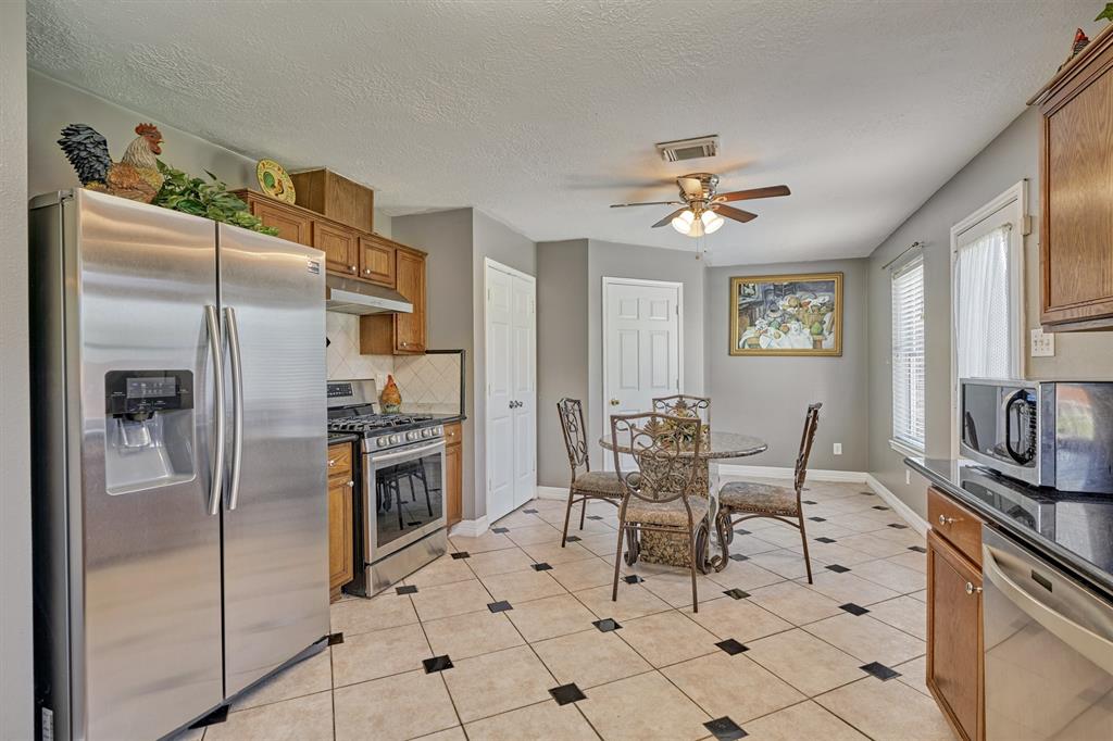 6038 2 FOREST PLAZA Court, Houston, Texas 77066, 5 Bedrooms Bedrooms, 10 Rooms Rooms,2 BathroomsBathrooms,Single-family,For Sale,FOREST PLAZA,65866853