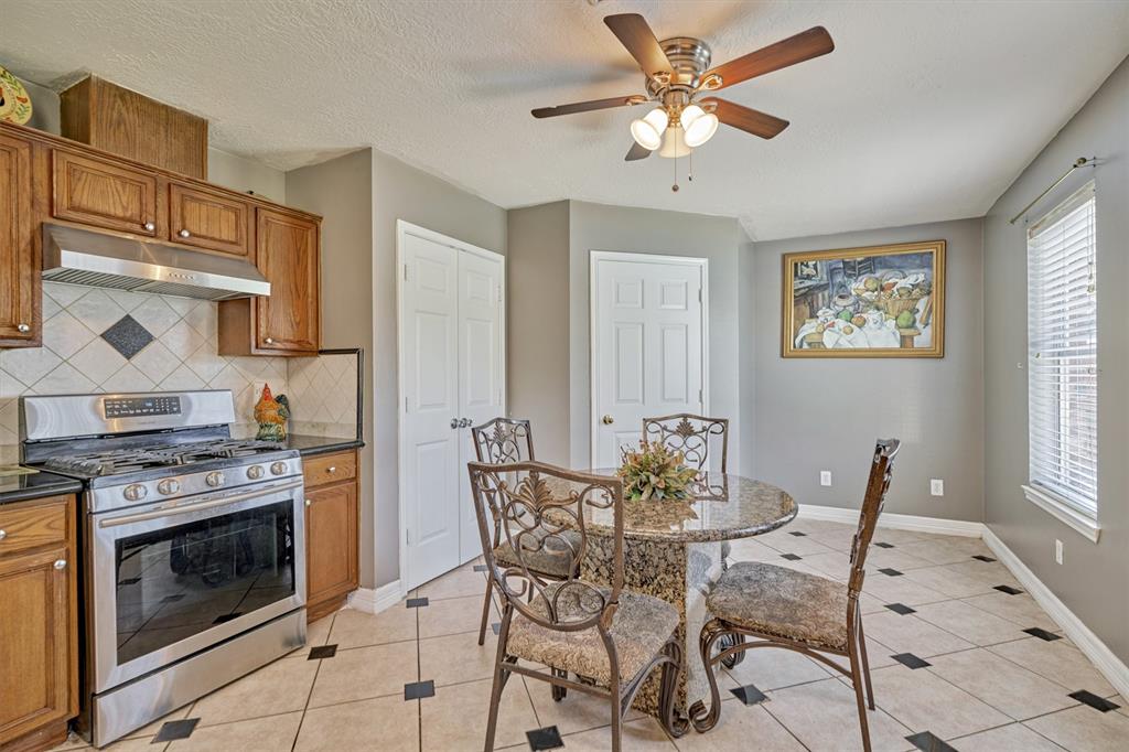 6038 2 FOREST PLAZA Court, Houston, Texas 77066, 5 Bedrooms Bedrooms, 10 Rooms Rooms,2 BathroomsBathrooms,Single-family,For Sale,FOREST PLAZA,65866853