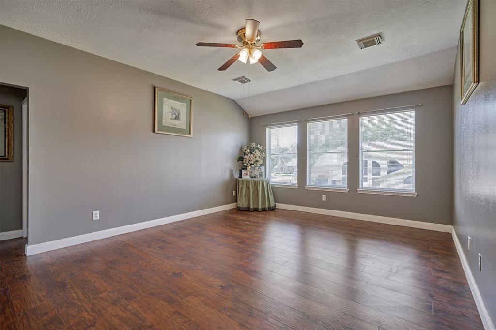 6038 2 FOREST PLAZA Court, Houston, Texas 77066, 5 Bedrooms Bedrooms, 10 Rooms Rooms,2 BathroomsBathrooms,Single-family,For Sale,FOREST PLAZA,65866853