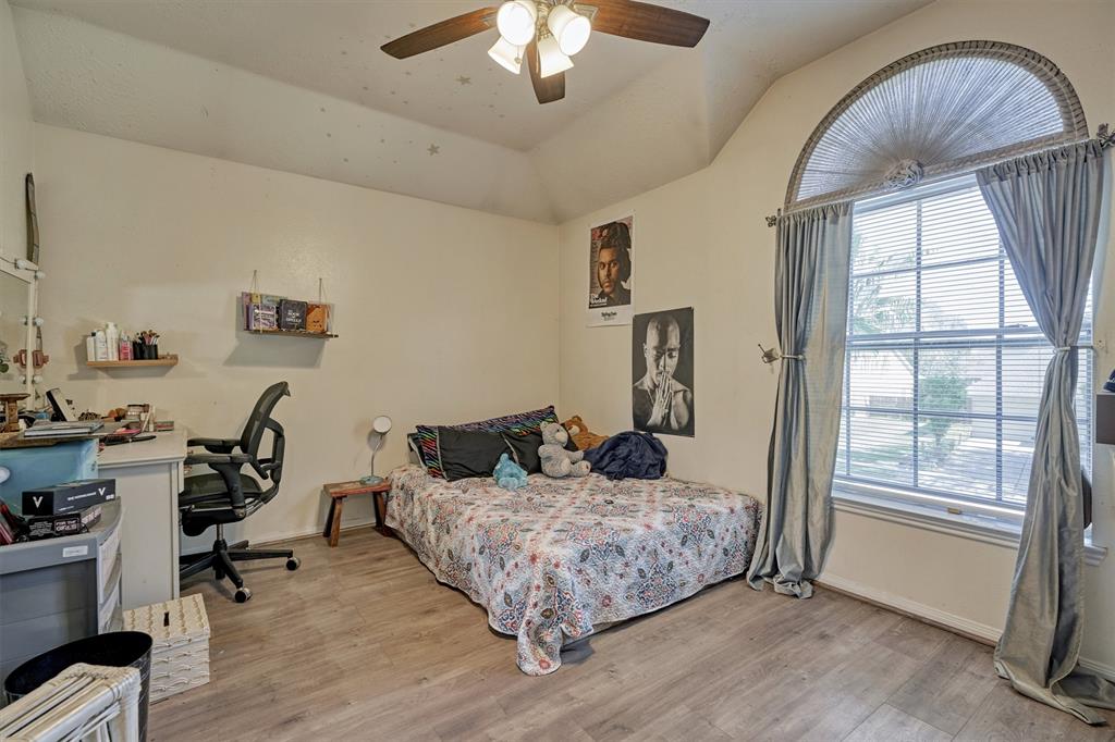 6038 2 FOREST PLAZA Court, Houston, Texas 77066, 5 Bedrooms Bedrooms, 10 Rooms Rooms,2 BathroomsBathrooms,Single-family,For Sale,FOREST PLAZA,65866853