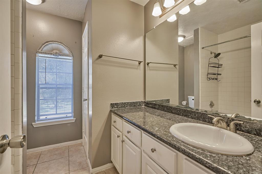 6038 2 FOREST PLAZA Court, Houston, Texas 77066, 5 Bedrooms Bedrooms, 10 Rooms Rooms,2 BathroomsBathrooms,Single-family,For Sale,FOREST PLAZA,65866853