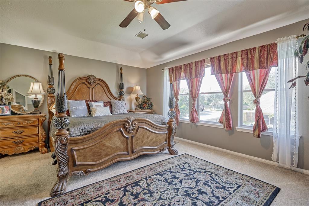 6038 2 FOREST PLAZA Court, Houston, Texas 77066, 5 Bedrooms Bedrooms, 10 Rooms Rooms,2 BathroomsBathrooms,Single-family,For Sale,FOREST PLAZA,65866853