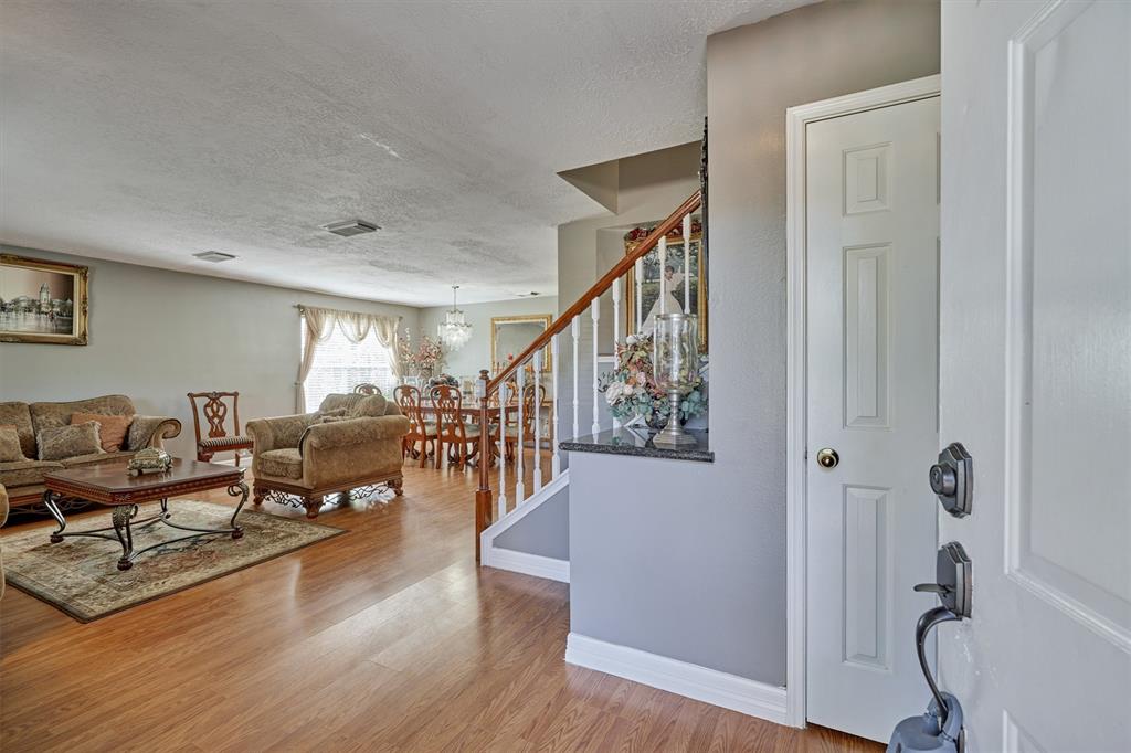 6038 2 FOREST PLAZA Court, Houston, Texas 77066, 5 Bedrooms Bedrooms, 10 Rooms Rooms,2 BathroomsBathrooms,Single-family,For Sale,FOREST PLAZA,65866853