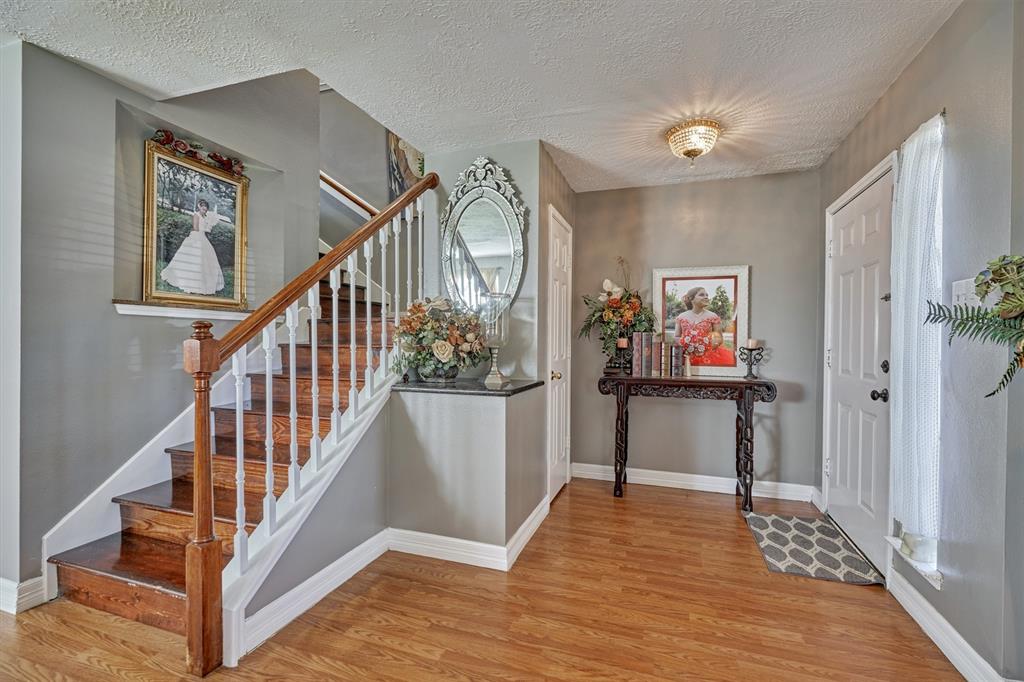 6038 2 FOREST PLAZA Court, Houston, Texas 77066, 5 Bedrooms Bedrooms, 10 Rooms Rooms,2 BathroomsBathrooms,Single-family,For Sale,FOREST PLAZA,65866853