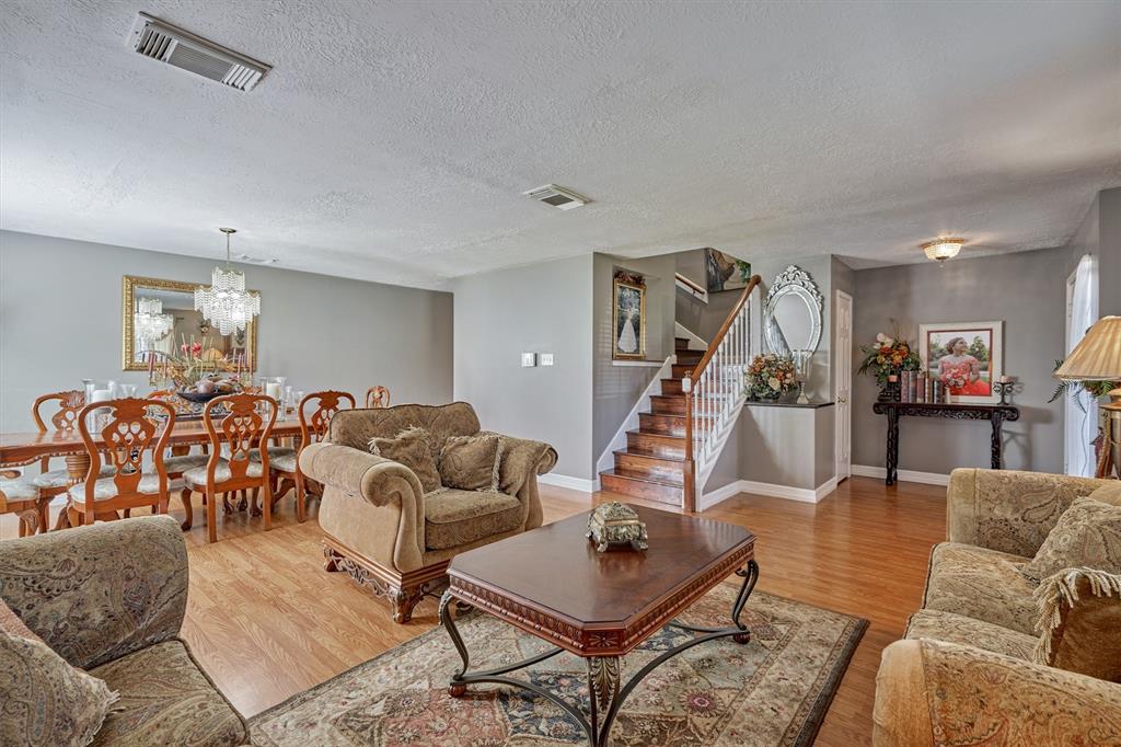 6038 2 FOREST PLAZA Court, Houston, Texas 77066, 5 Bedrooms Bedrooms, 10 Rooms Rooms,2 BathroomsBathrooms,Single-family,For Sale,FOREST PLAZA,65866853