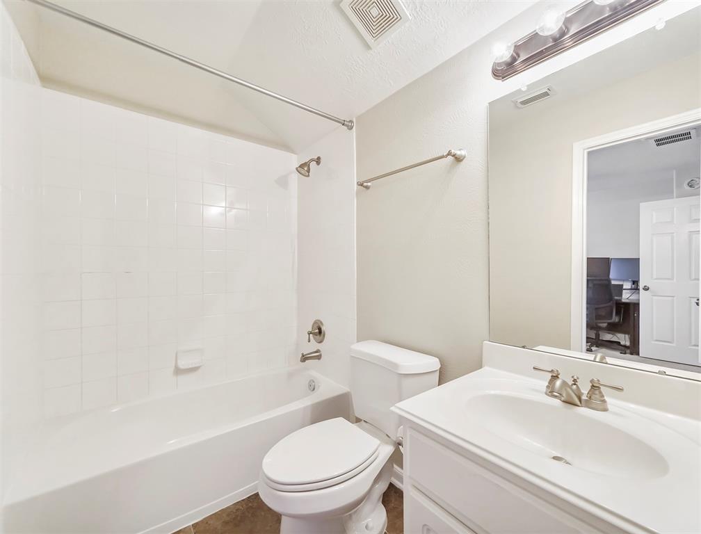 13831 2 Turning Spring Lane, Houston, Texas 77044, 4 Bedrooms Bedrooms, 8 Rooms Rooms,3 BathroomsBathrooms,Single-family,For Sale,Turning Spring,80676667