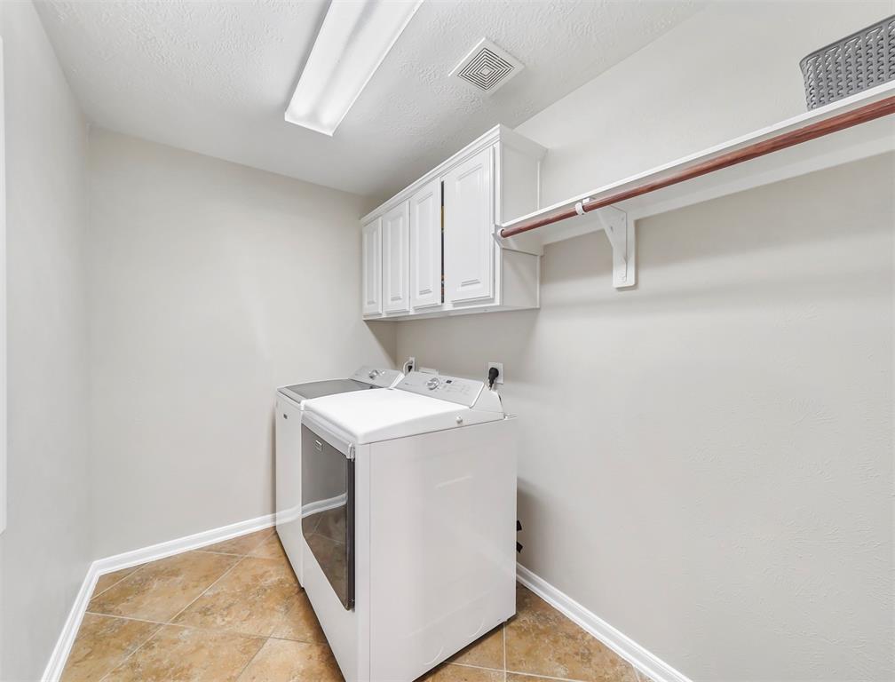 13831 2 Turning Spring Lane, Houston, Texas 77044, 4 Bedrooms Bedrooms, 8 Rooms Rooms,3 BathroomsBathrooms,Single-family,For Sale,Turning Spring,80676667